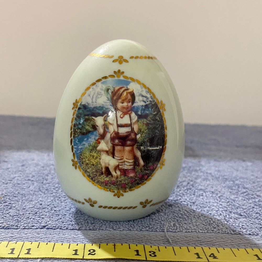 Danbury Mint Hummel Porcelain Egg